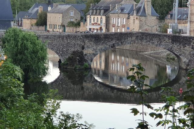 La pittoresque rue du Jerzual à Dinan : une balade hors du temps